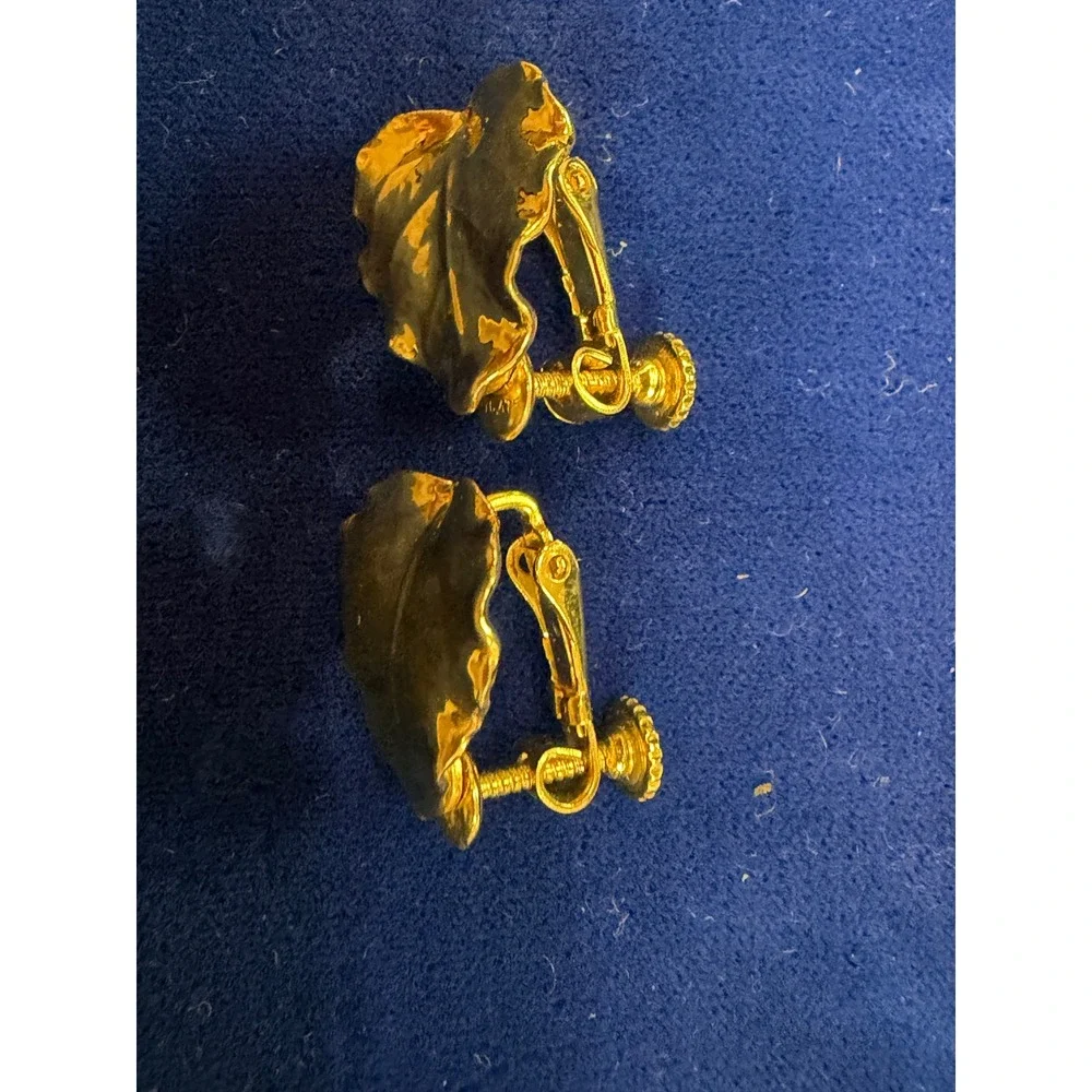 Vintage Gold Tone Textured Leaf Screw Back Clip On Earrings Organic Botanical